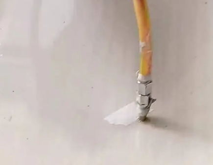 中站瓷砖空鼓维修公司专业解答在瓷砖铺贴过程中，如果使用的砂料过粗（如全部使用了粗砂），可能会导致以下问题